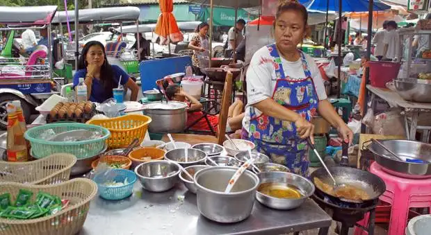 La-cocina-de-un-restaurante-callejero La-cocina-de-un-restaurante-callejero